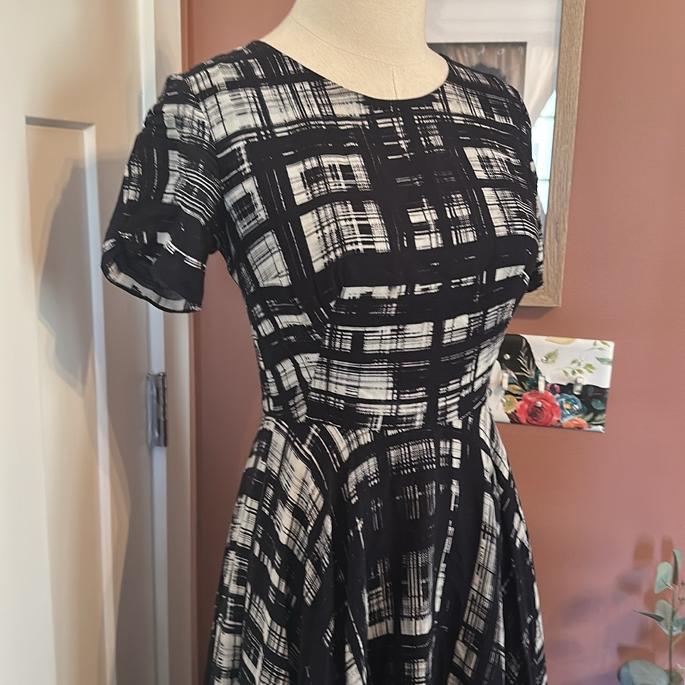 Anthropologie Corey Lynn Calter paint strokes pattern 2 black white lined dress - Picture 5 of 15